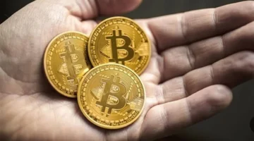 هبوط سعر بيتكوين إلى أقل من 90 ألف دولار يعكس تأثير خفض الفائدة الأمريكية على الأسواق الرقمية 1